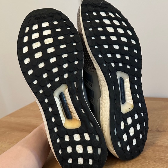 LIKE NEW Ultraboost Adidas Men's Gray Running Shoes - Picture 5 of 7